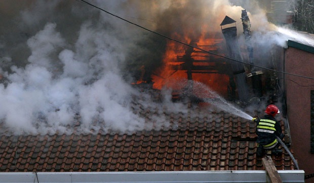 НОВИ УДАР ГРОМА У ДВА ДАНА КОД НИША: Запалила се кућа, нема повређених